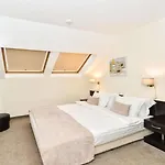 Ξενοδοχείο Art Plaza 4*