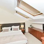 Art Plaza Hotel 4*