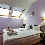 Art Plaza Hotel
