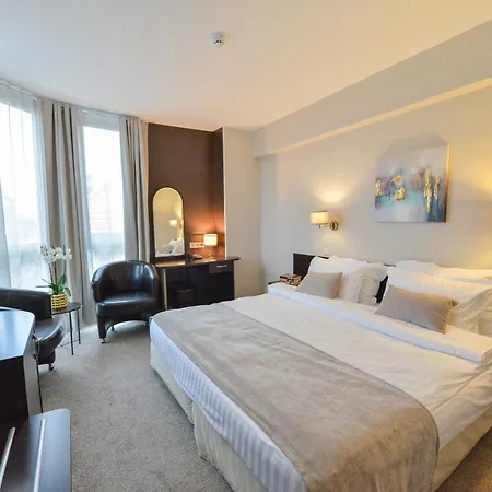 Hotel Art Plaza 4*