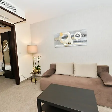 Hotell Art Plaza