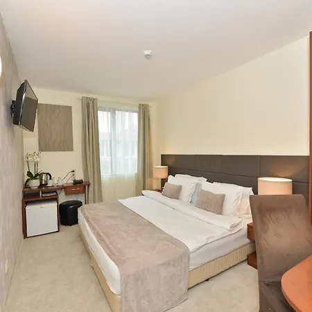 Art Plaza Hotel 4*