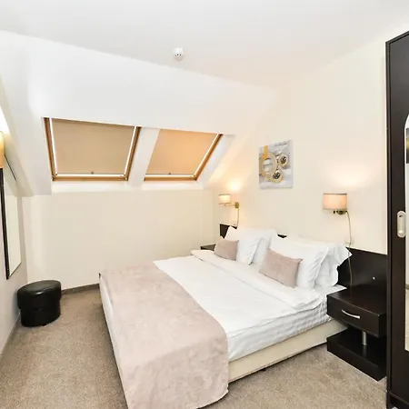 Art Plaza Hotel 4*