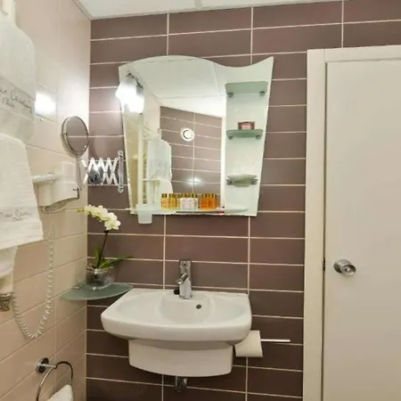 Hotell Art Plaza 4*