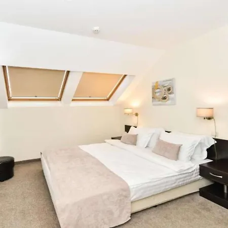Hotel Art Plaza 4*