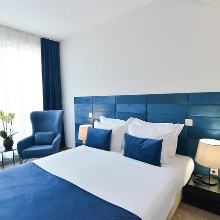 Art Plaza Hotel 4*