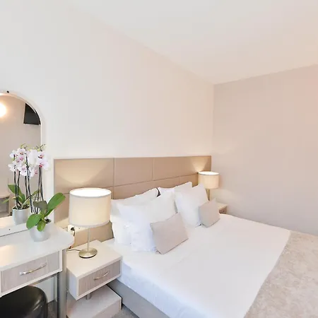 Art Plaza Hotell 4*